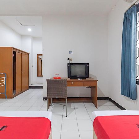 Reddoorz Near Taman Kota Lapang Merdeka Сукабуми Екстериор снимка