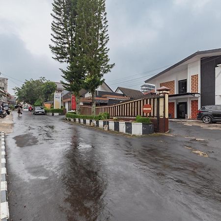 Reddoorz Near Taman Kota Lapang Merdeka Сукабуми Екстериор снимка