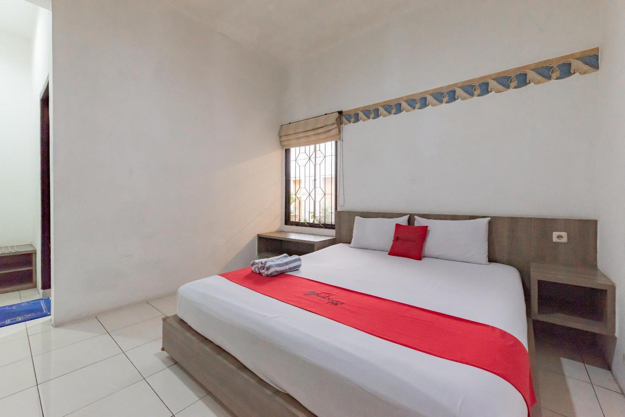 Reddoorz Near Taman Kota Lapang Merdeka Сукабуми Екстериор снимка