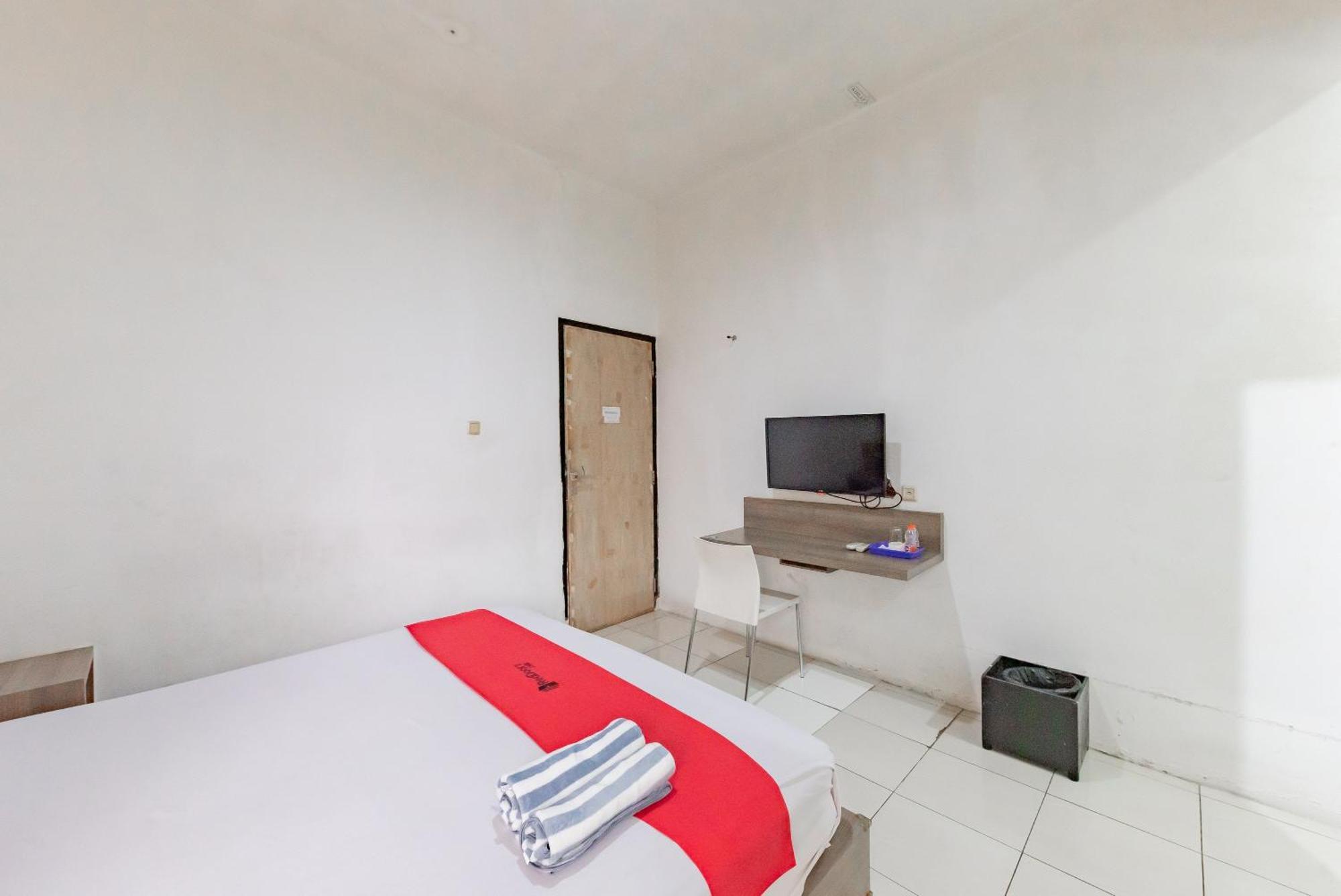 Reddoorz Near Taman Kota Lapang Merdeka Сукабуми Екстериор снимка
