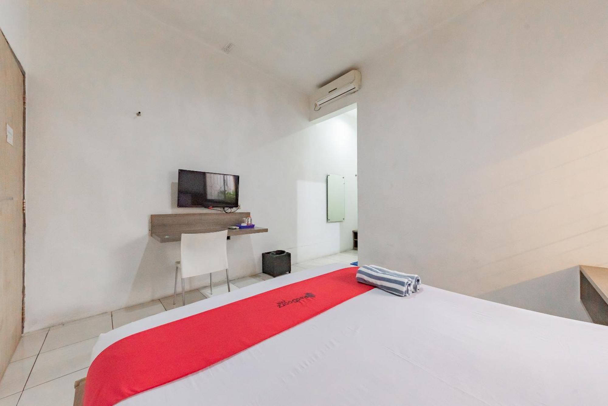 Reddoorz Near Taman Kota Lapang Merdeka Sukabumi Hotel Екстериор снимка