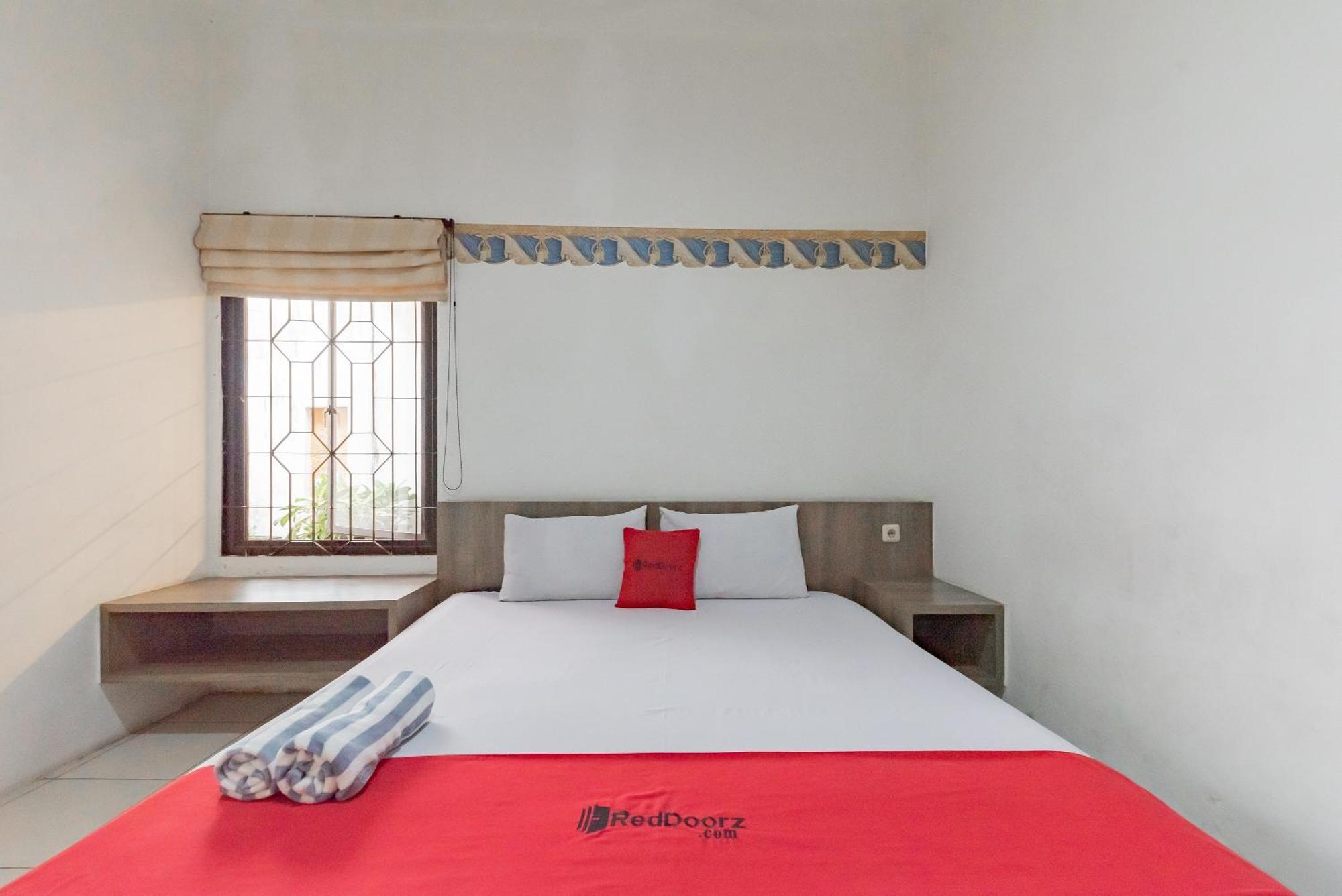 Reddoorz Near Taman Kota Lapang Merdeka Sukabumi Hotel Екстериор снимка