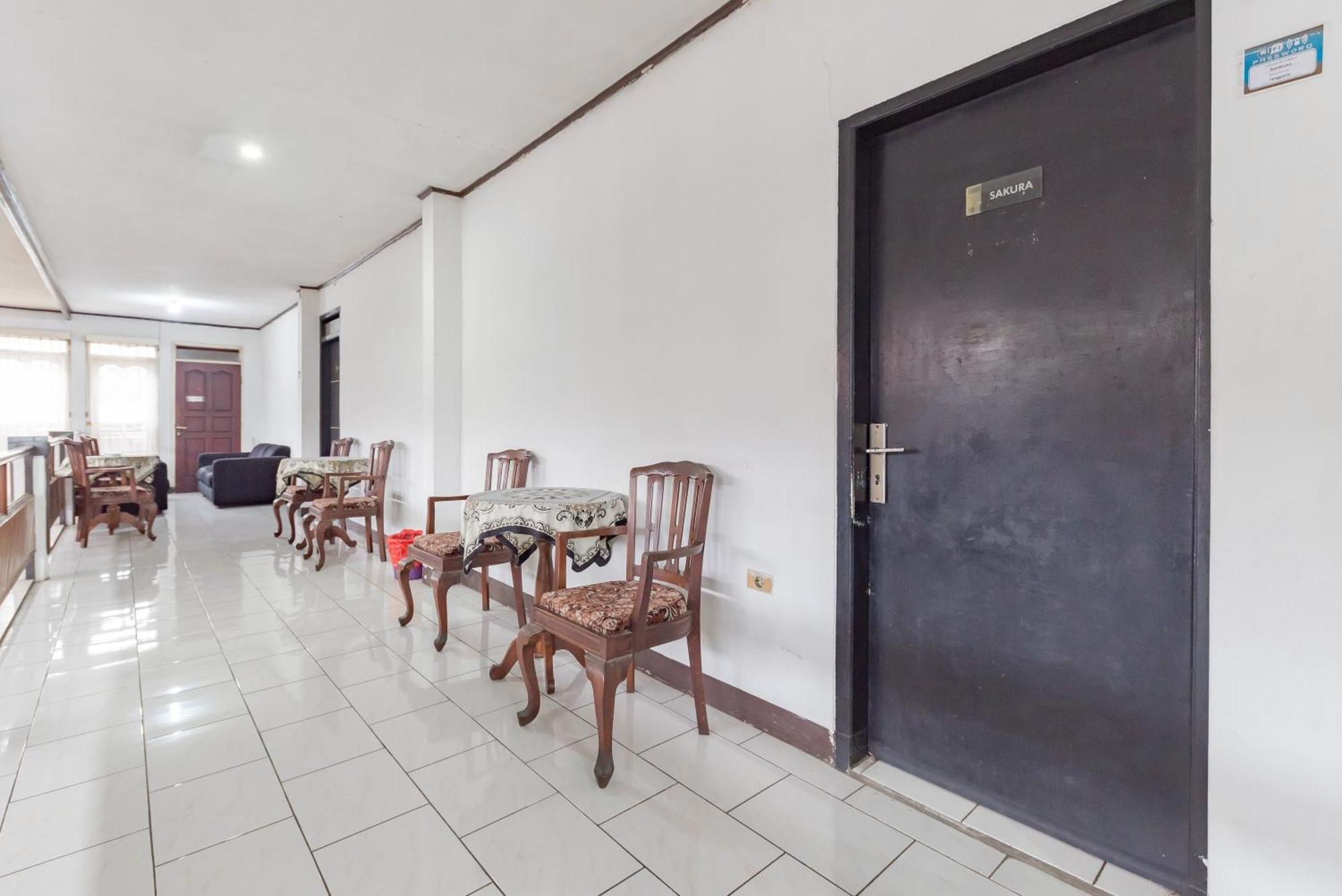 Reddoorz Near Taman Kota Lapang Merdeka Sukabumi Hotel Екстериор снимка