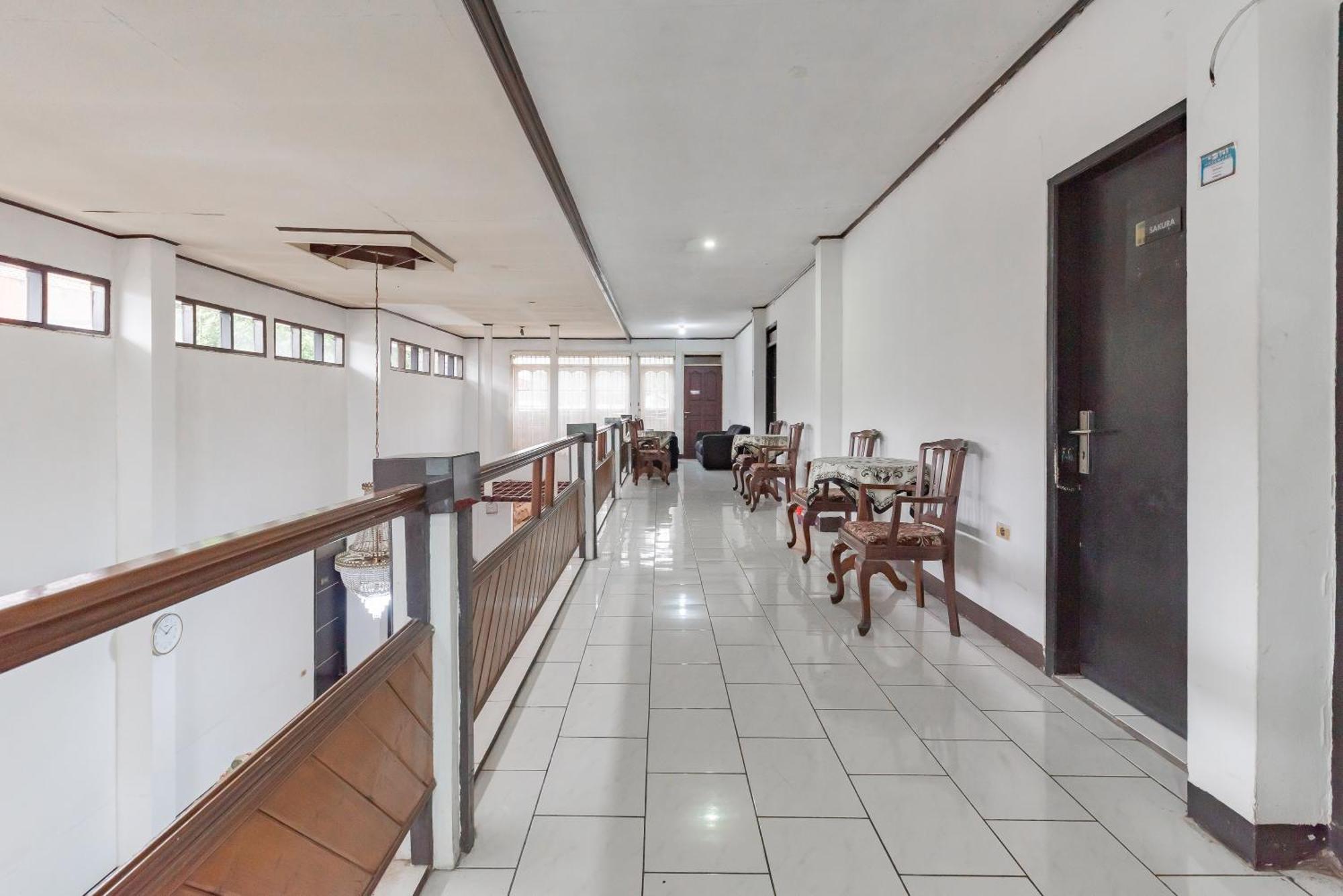 Reddoorz Near Taman Kota Lapang Merdeka Сукабуми Екстериор снимка