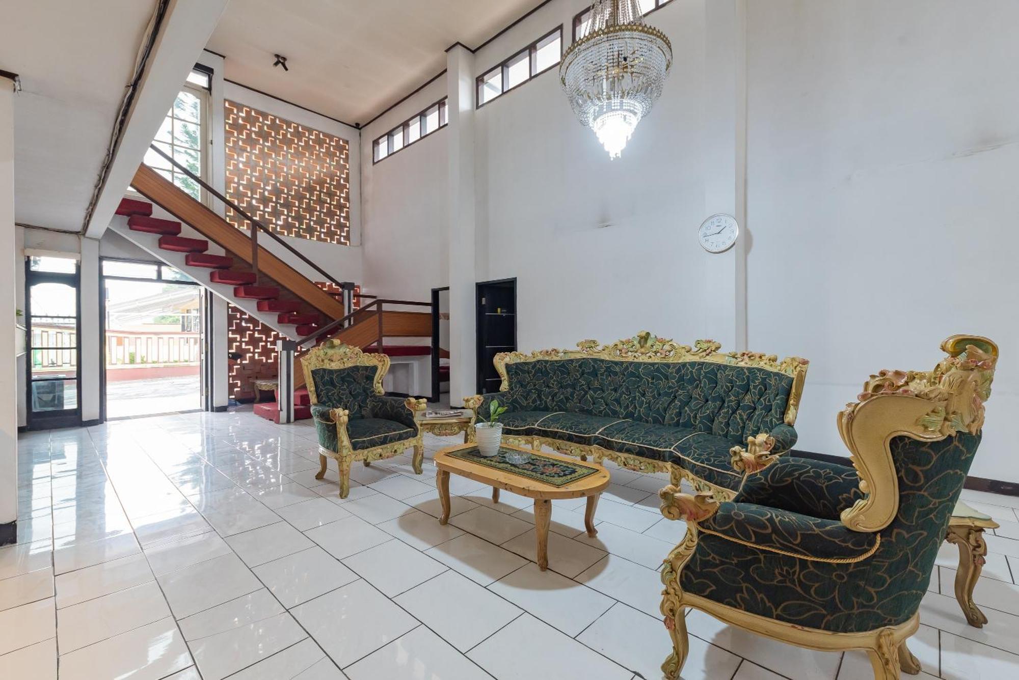 Reddoorz Near Taman Kota Lapang Merdeka Сукабуми Екстериор снимка