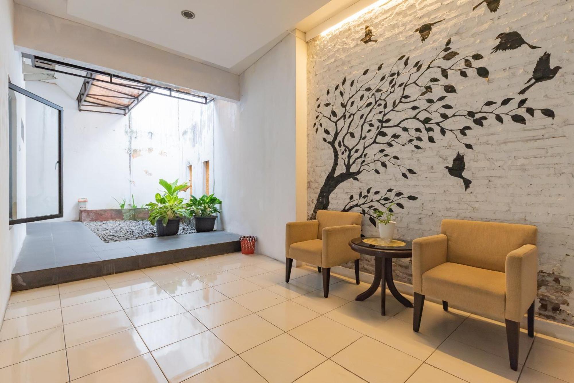 Reddoorz Near Taman Kota Lapang Merdeka Сукабуми Екстериор снимка