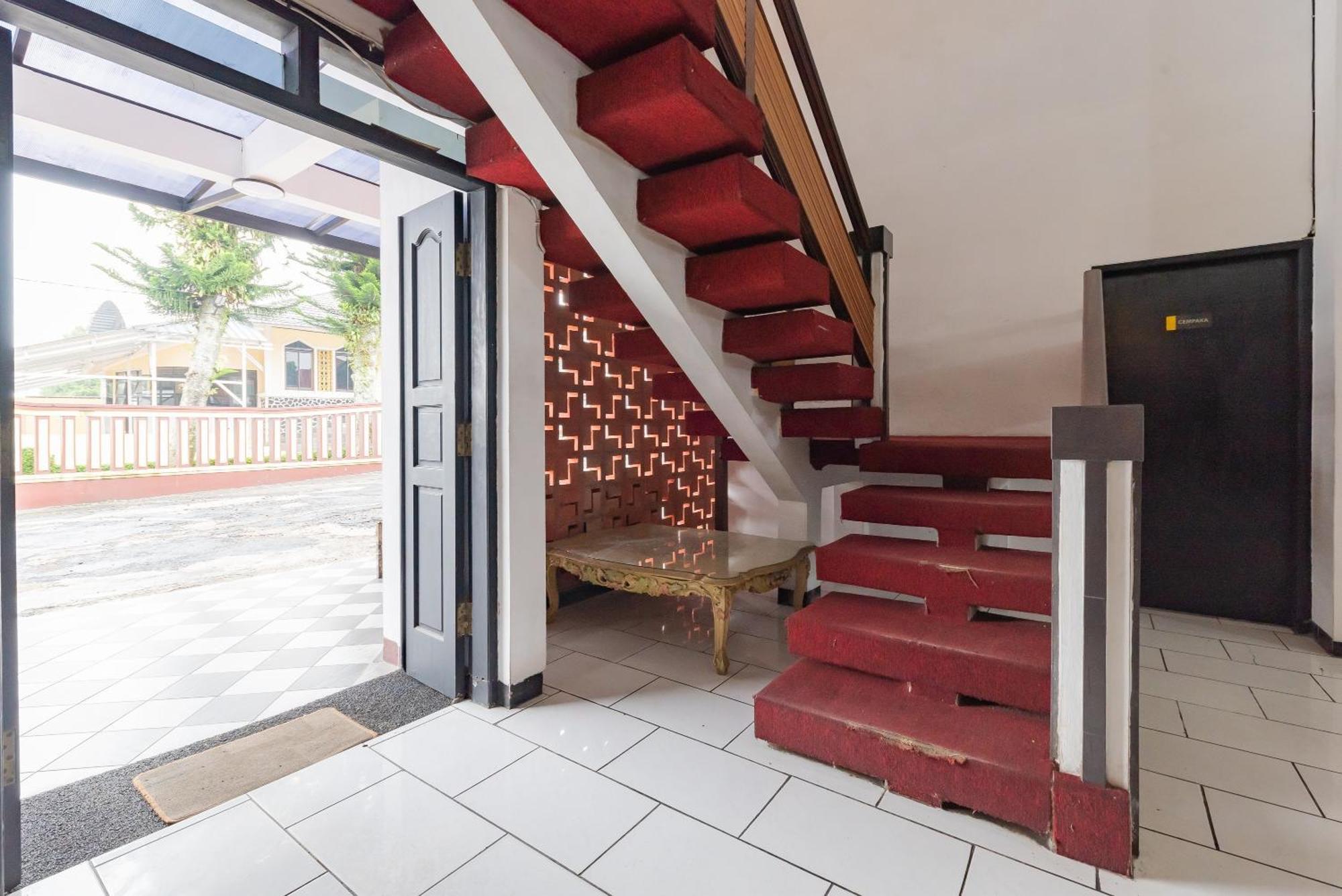 Reddoorz Near Taman Kota Lapang Merdeka Сукабуми Екстериор снимка