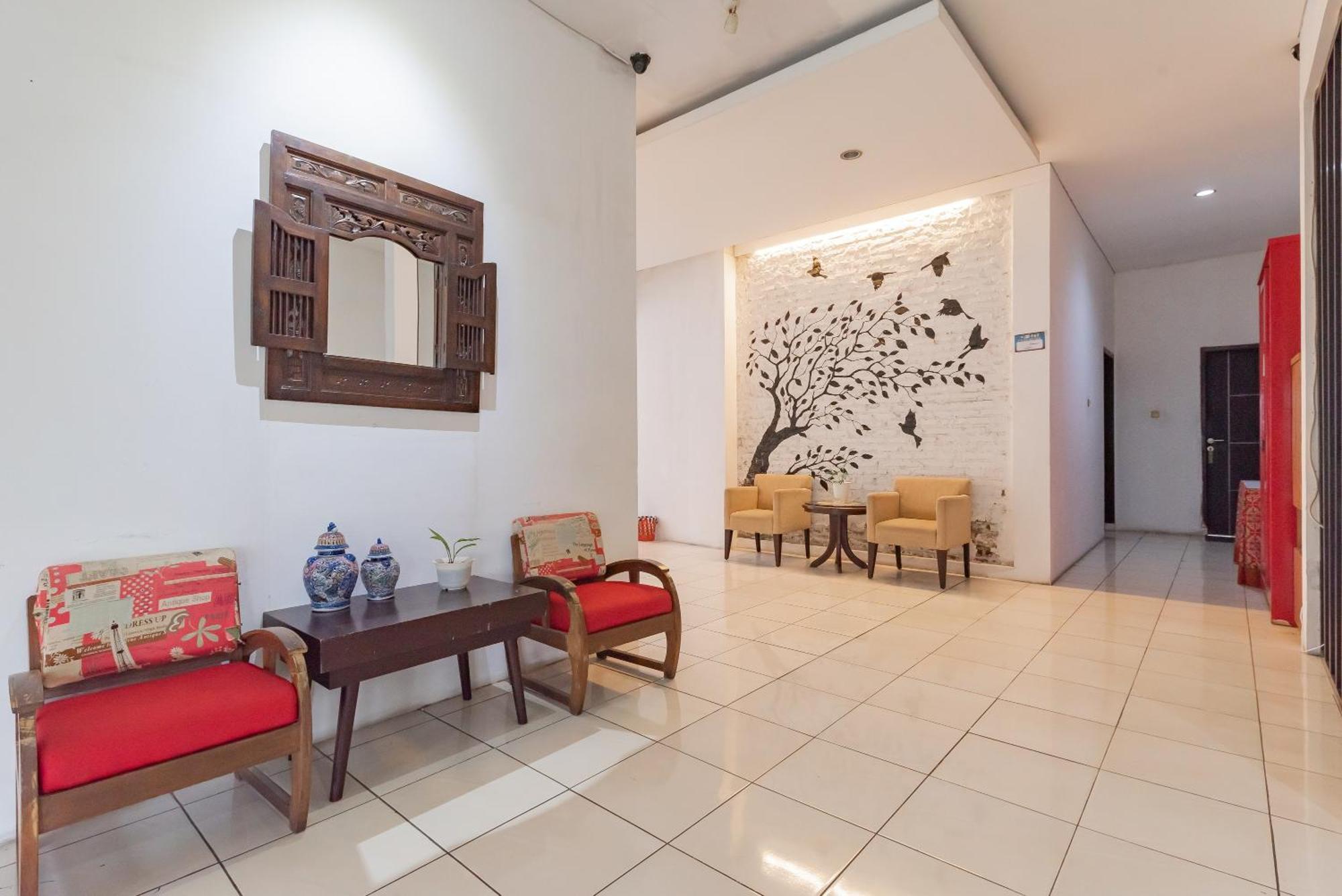 Reddoorz Near Taman Kota Lapang Merdeka Сукабуми Екстериор снимка