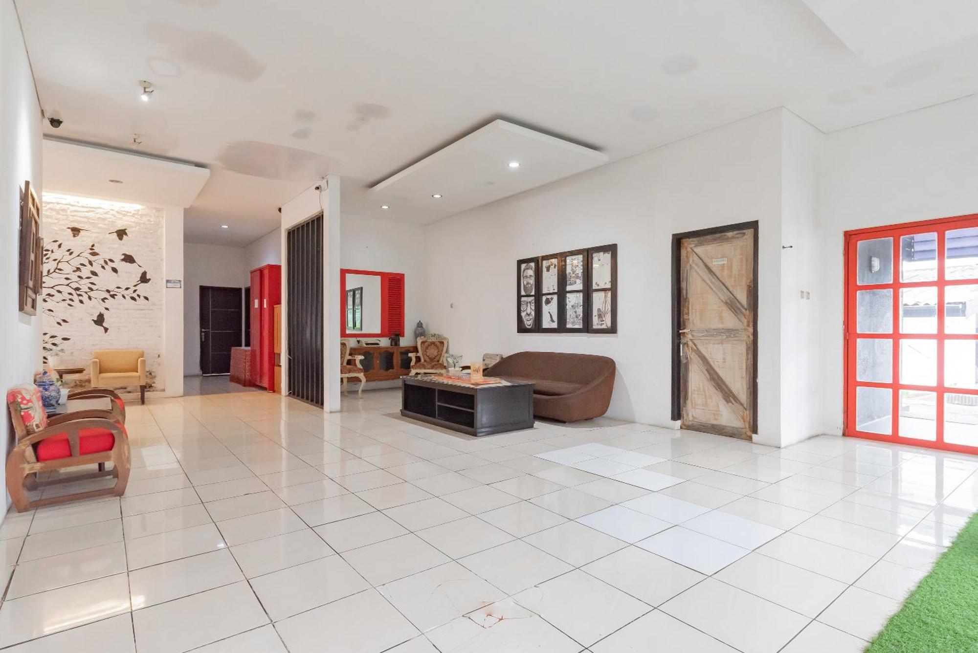 Reddoorz Near Taman Kota Lapang Merdeka Сукабуми Екстериор снимка