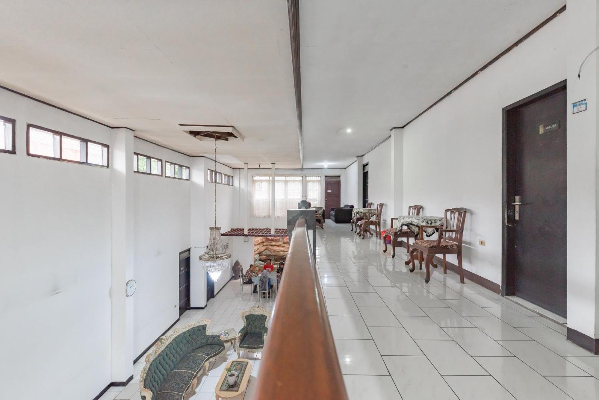 Reddoorz Near Taman Kota Lapang Merdeka Сукабуми Екстериор снимка