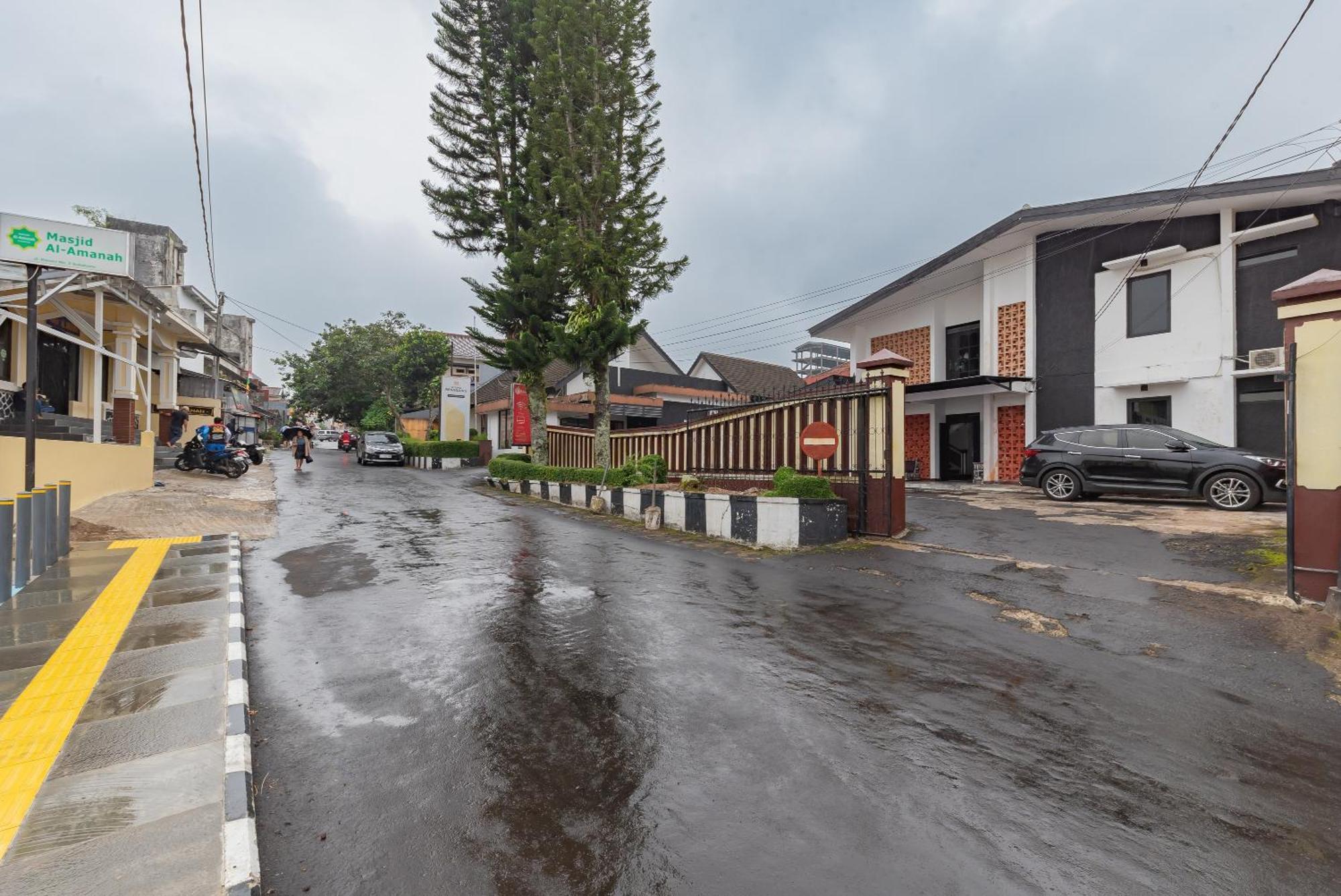 Reddoorz Near Taman Kota Lapang Merdeka Сукабуми Екстериор снимка