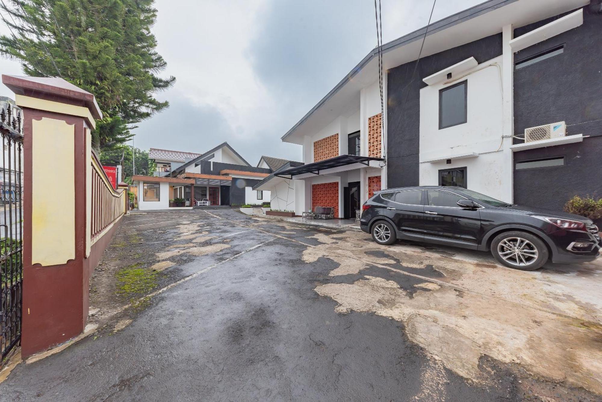 Reddoorz Near Taman Kota Lapang Merdeka Сукабуми Екстериор снимка