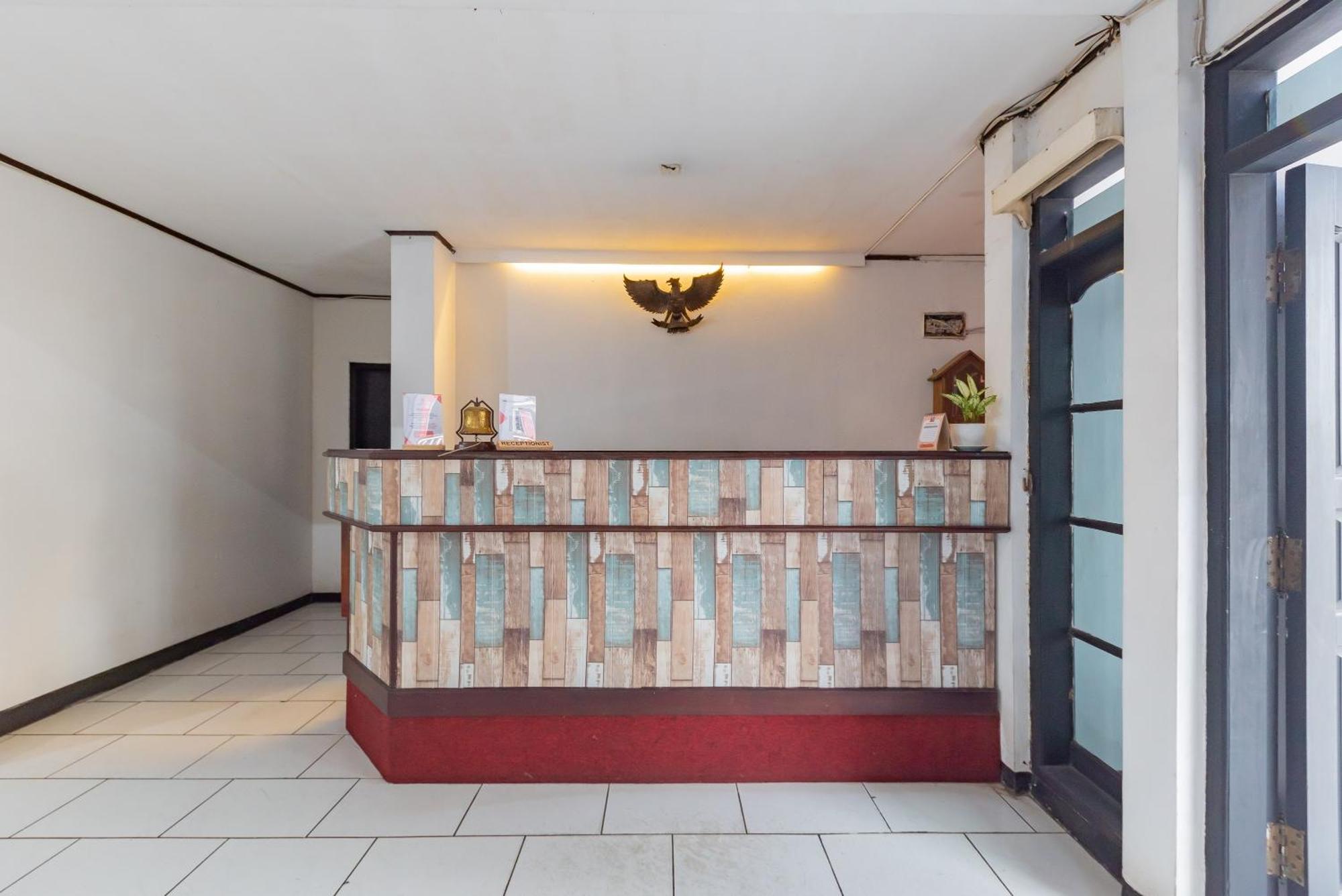 Reddoorz Near Taman Kota Lapang Merdeka Сукабуми Екстериор снимка